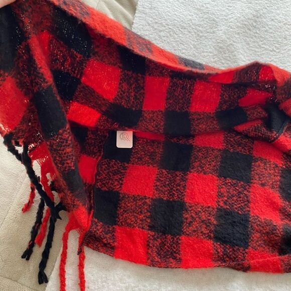 NWT Women's Red and Black Buffalo Check Poncho One Size - Picture 5 of 6